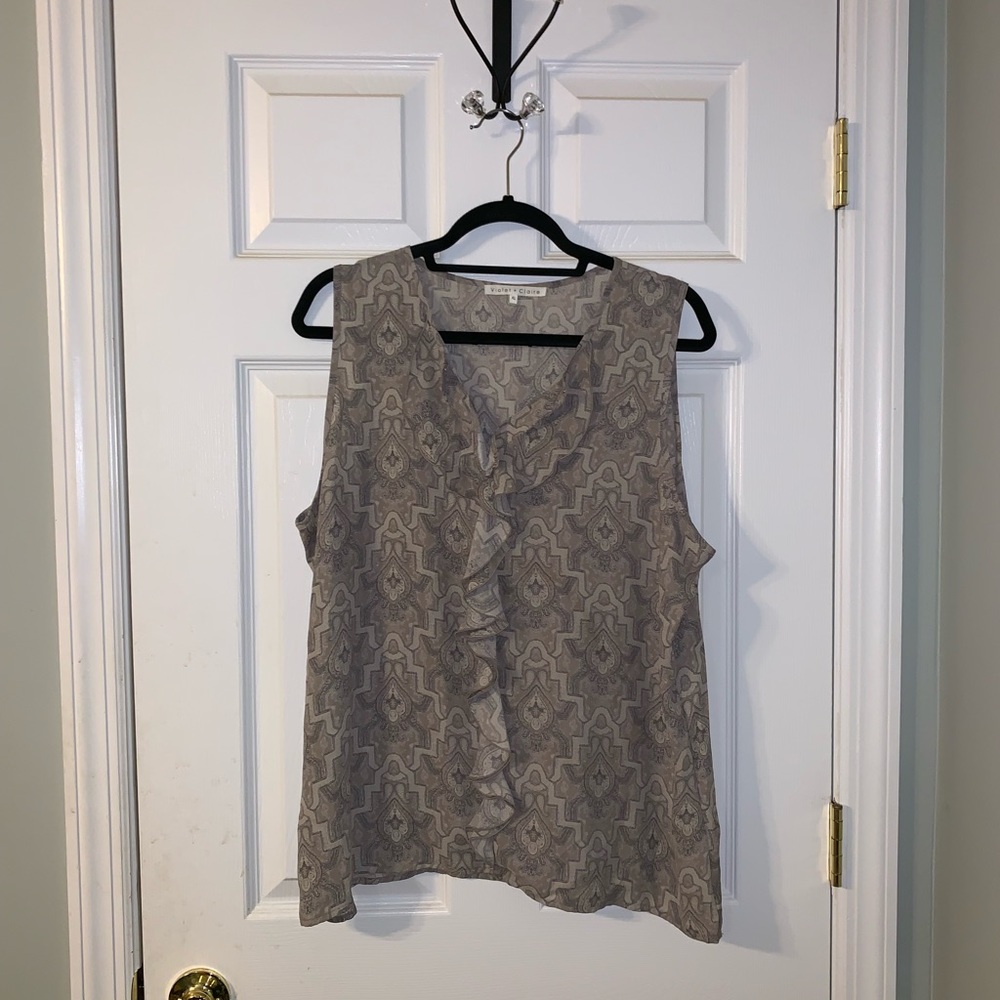 Tan/ grey pattern sleeveless blouse